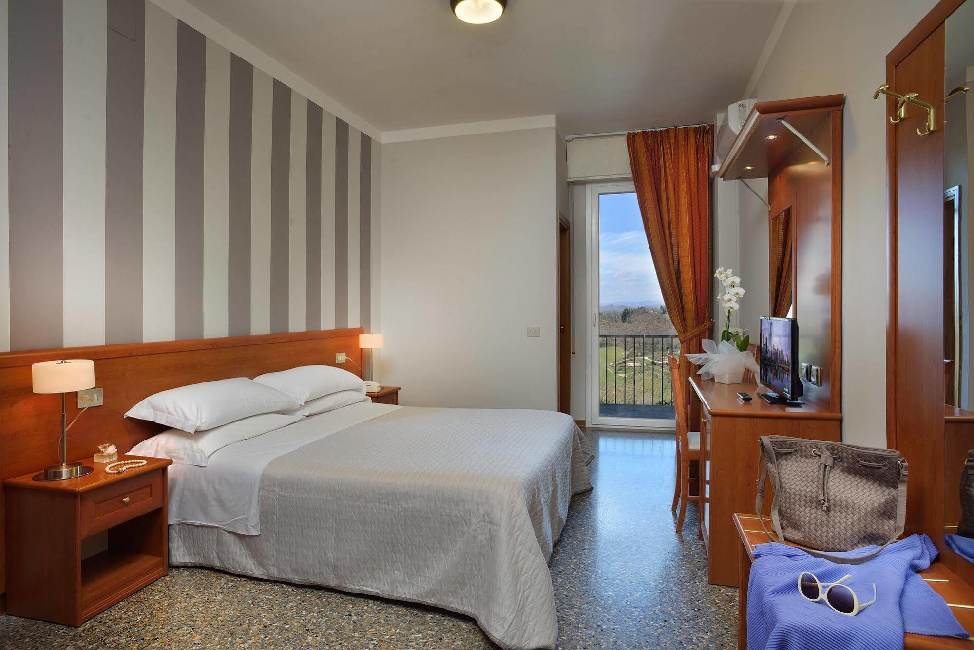 Hotel Piero Della Francesca Urbino Exterior photo